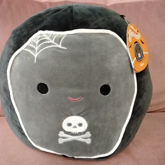 Squishmallows Black and White Skull Plush/Alva - Picture 1 of 2